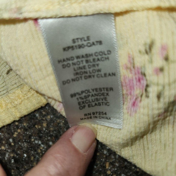 NWT Forever 21 Butter Yellow Top Pink Roses Size 2X On/Off Shoulder Ruffle Neck - Picture 13 of 13